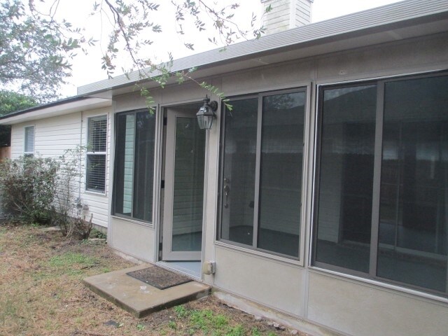 Building Photo - 1127 Hidden Cove Cir S
