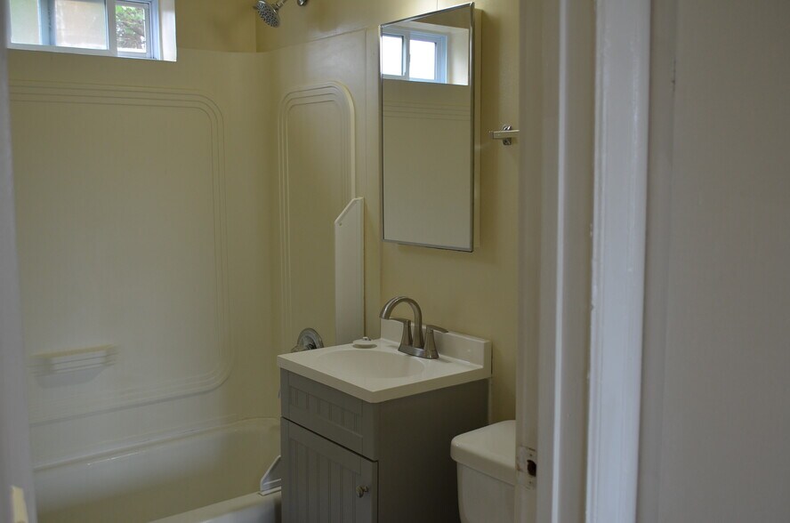 Building Photo - 1202 18th St