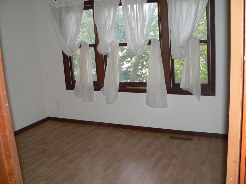 Building Photo - 2305 Clinton Ave