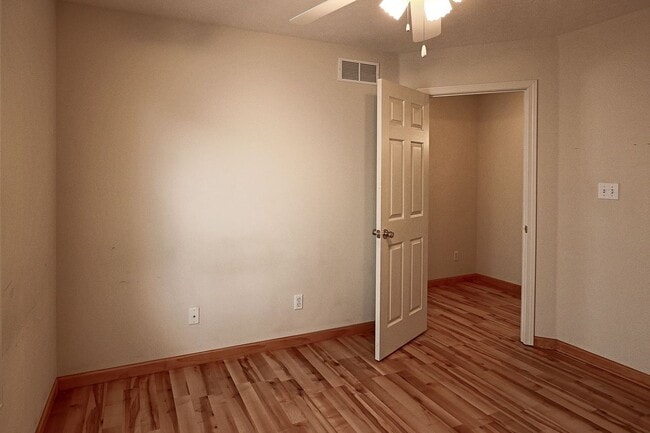 Building Photo - 2623 E Oaklawn Ct