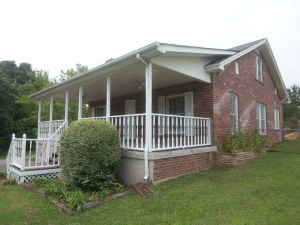 Building Photo - 882 E Broad St