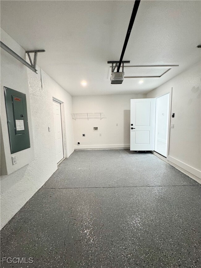 Building Photo - 670 Chemstrand St E