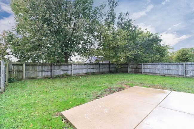 Building Photo - 1622 Iowa St