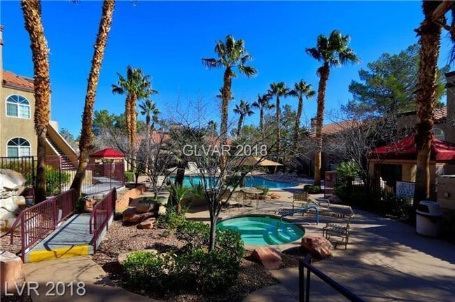 Building Photo - Great Location- 3 bedroom Condo