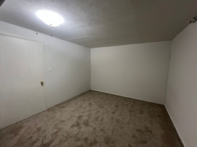 Building Photo - Two bedroom in Edwardsville