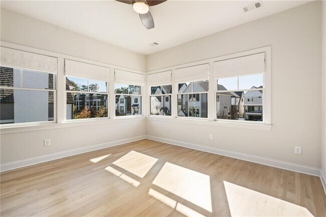 Building Photo - 2350 Melina Pl