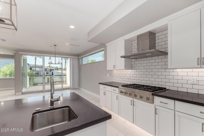 Building Photo - 4525 N 40th St