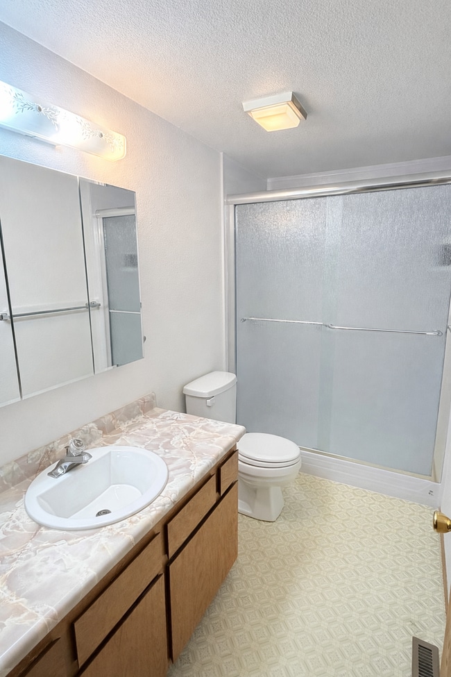 Building Photo - 5930 N Wiscomb St