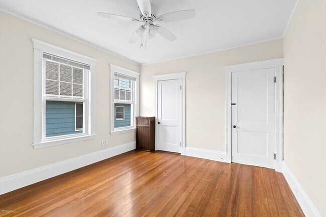 Building Photo - 723-725 Fellsway