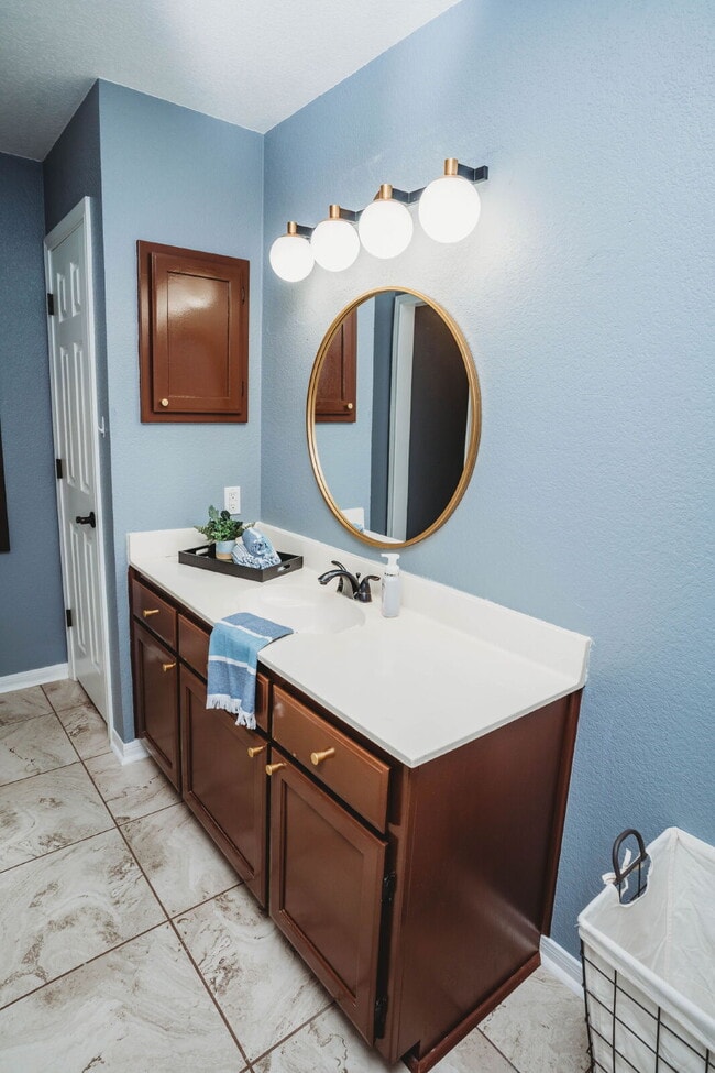 Building Photo - "Charming 3-Bedroom Killeen Home with Cozy Fireplace and 2 Full Baths!"