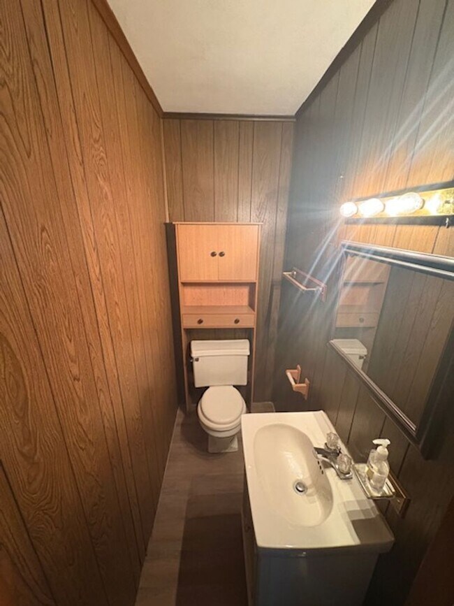 Building Photo - MOVE IN SPECIAL Single Family Home - 3 bed...