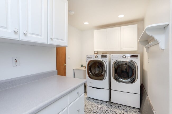 Building Photo - Extensively remodeled 4 Bed / 3 Bath home in South San Francisco. YouTube tour!