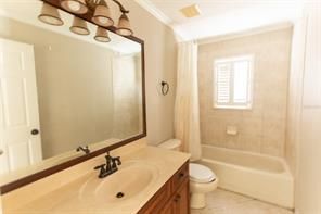 Building Photo - 953 Lascala Dr