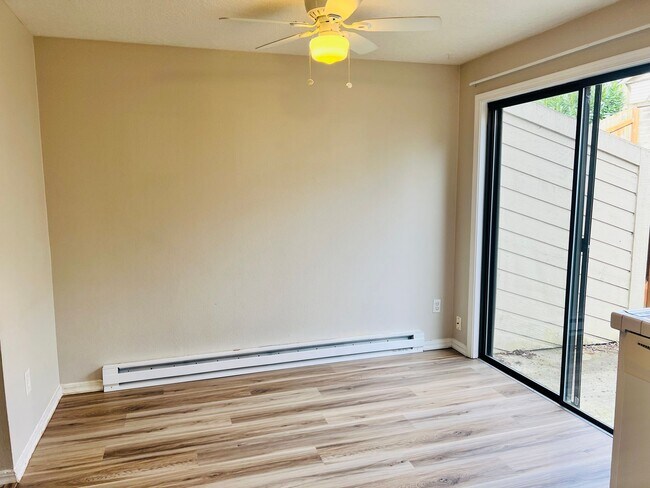 Building Photo - *$1,000 off second full month of rent!* Wonderful Wilsonville Townhouse