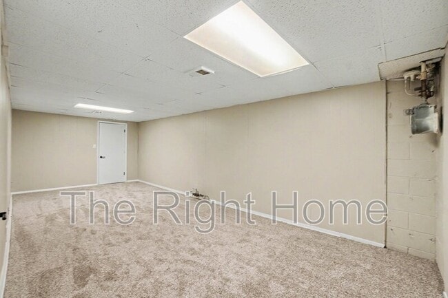 Building Photo - 6929 N 64th St