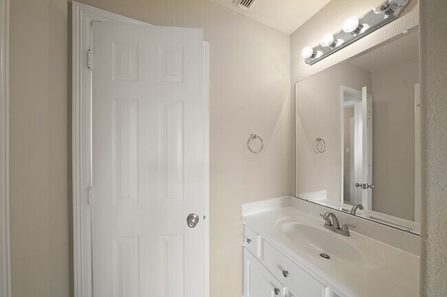 Building Photo - 16007 Berkshire Manor Ln