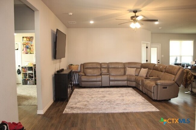 Building Photo - 3006 Hedwig St