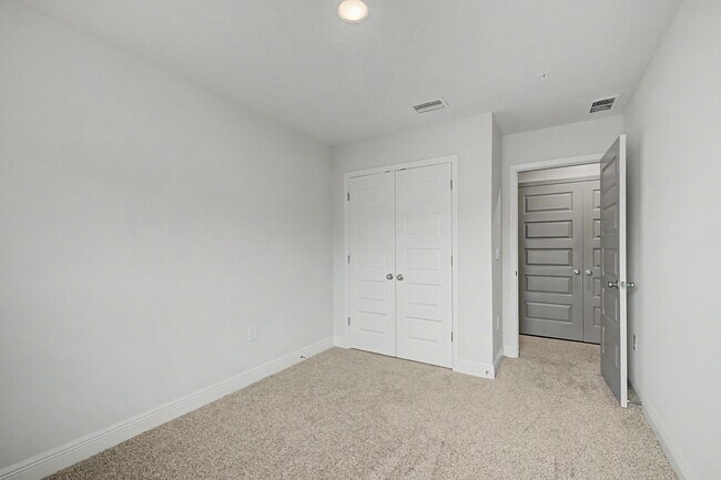 Building Photo - 9055 Golden Eye Dr