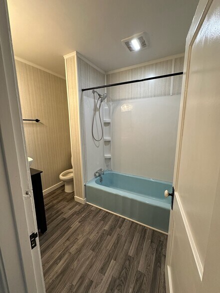 Bathroom - 154 W Plumer St