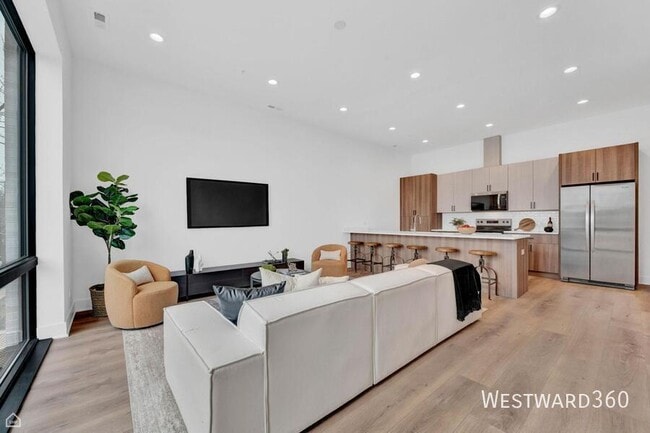 Building Photo - 1615 W 13th St