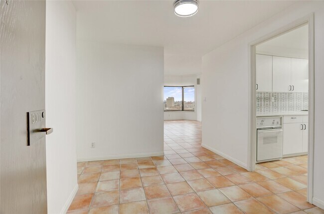 Building Photo - 2001 Holcombe Blvd