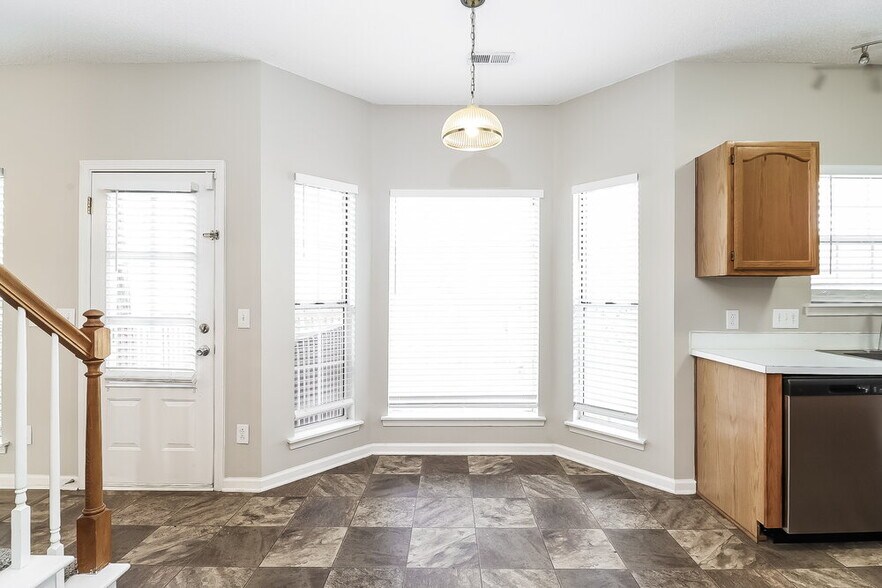 Building Photo - 8914 Clifton Meadow Dr