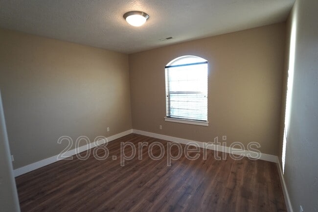Building Photo - 8848 W Ben St