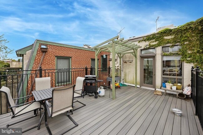 Building Photo - 1731 Bainbridge St