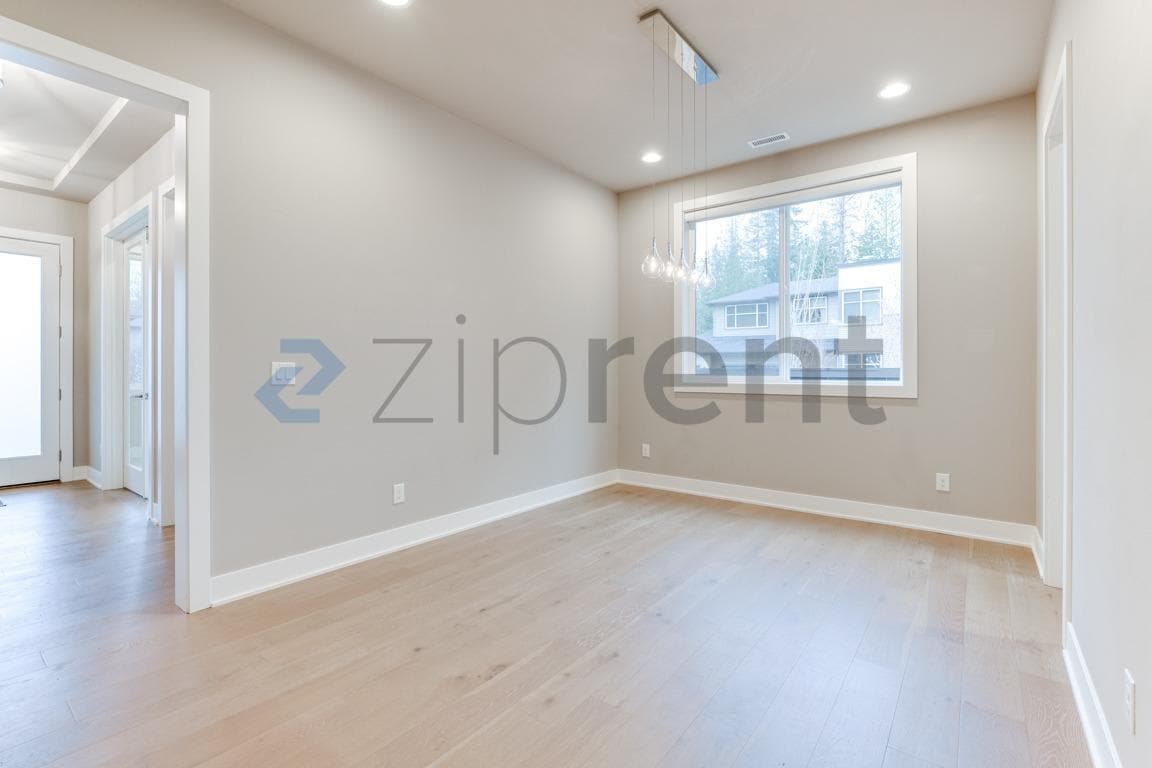 Building Photo - 24308 NE 24th St