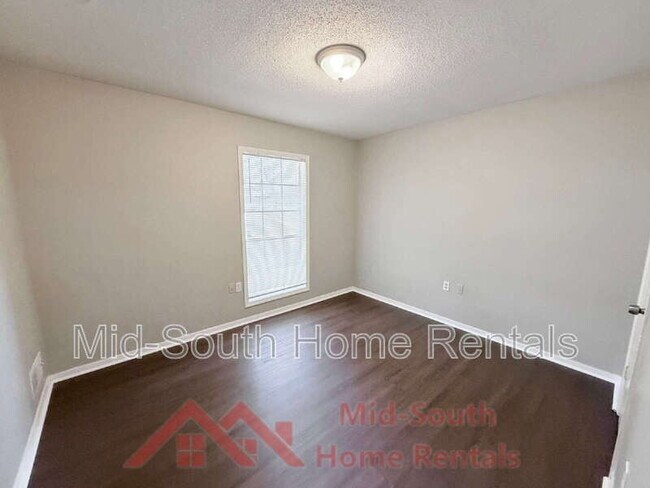 Building Photo - 729 Blackstone Ln
