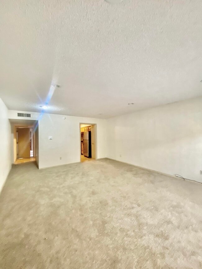 Building Photo - 4433 N Stanton St