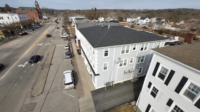 Building Photo - 296 Main St