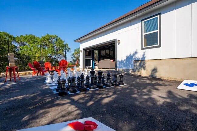 Building Photo - 1025 Scenic View Dr