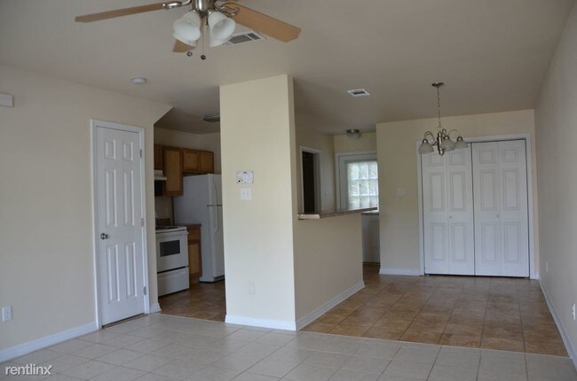 Building Photo - 2 br, 1.5 bath Townhome - 1334 Foxwood Pl