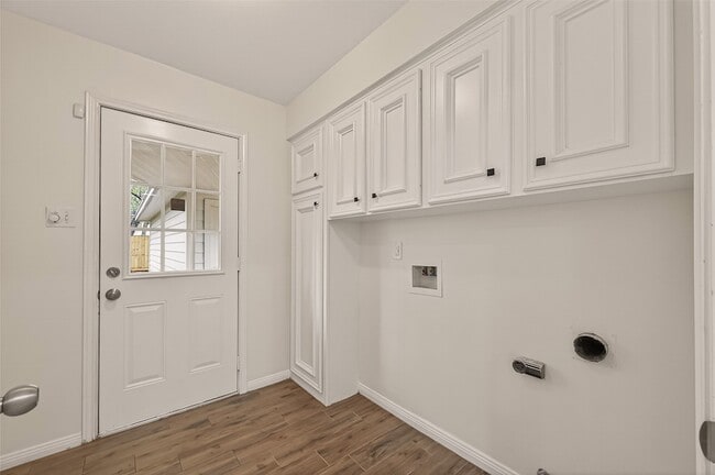 Building Photo - 422 Willow Vista Dr