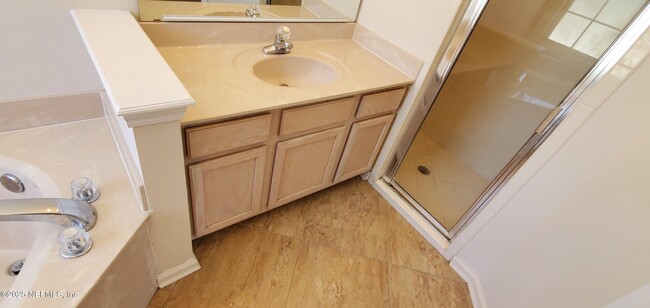 Building Photo - 2428 Cedar Trace Dr E