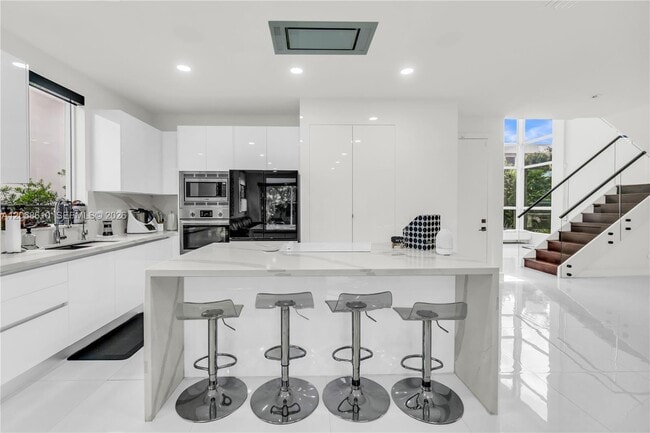 Building Photo - 9730 NW 74th Terrace