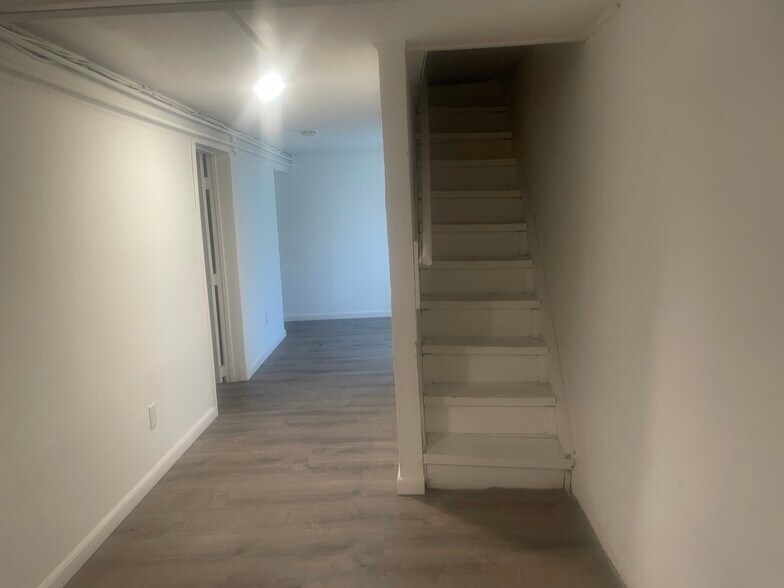 Building Photo - 406 Fisher Ave