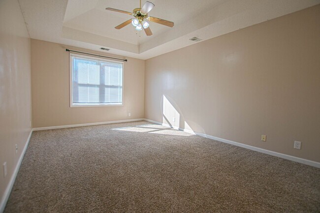 Building Photo - Pet Friendly Three Bedroom!