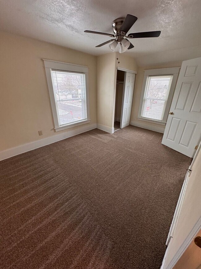 Building Photo - 100 Smithonsian St.