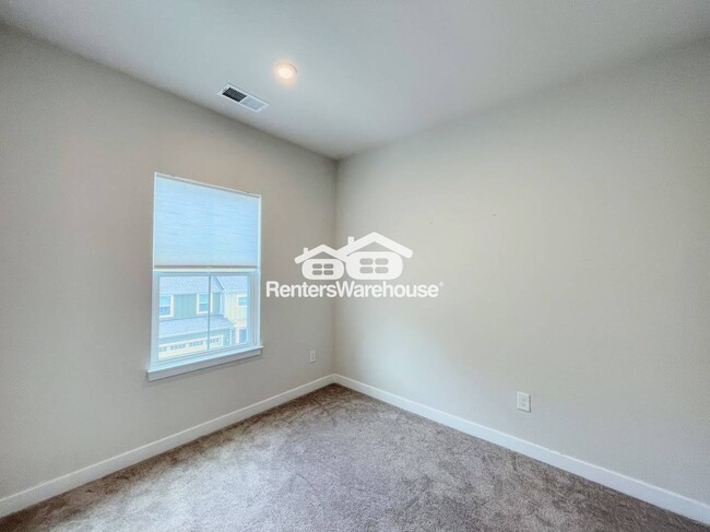 Building Photo - 1724 Defiance Dr