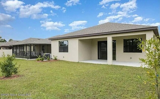 Building Photo - 463 Old Country Rd S E