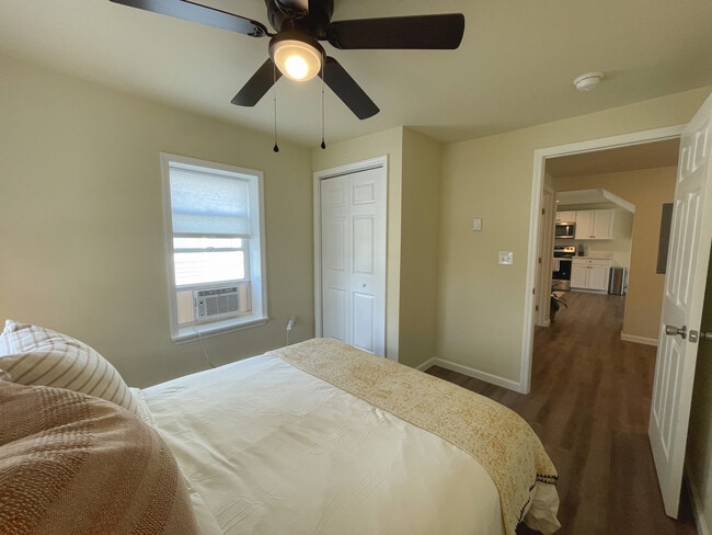 Building Photo - 100 Miller St