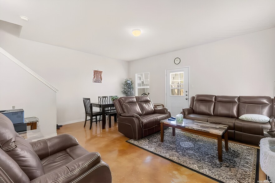 Building Photo - 7818 Kingsbury Wood