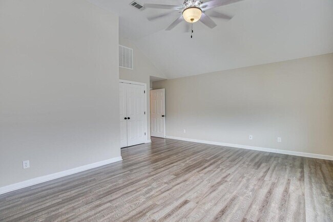 Building Photo - 233 Carlow Dr