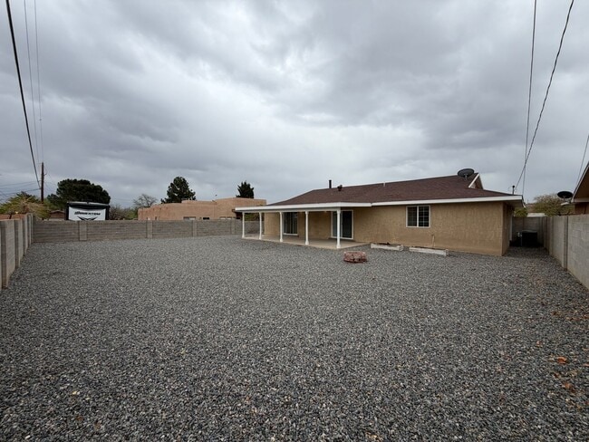 Building Photo - Beautifully Remodeled 3 Bedroom Single Story Home Available Near Golf Course Rd NW & McMahon Blvd...