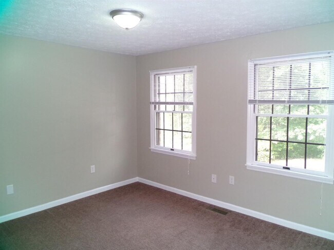 Building Photo - 244 Meadowview Dr