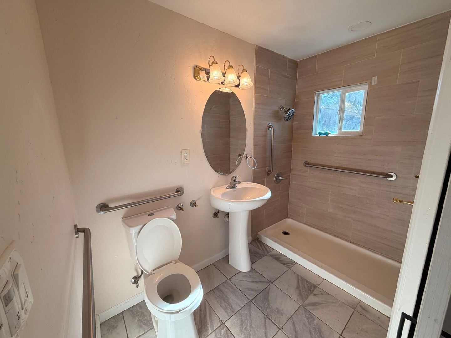 Building Photo - 2844 Rio Linda Blvd