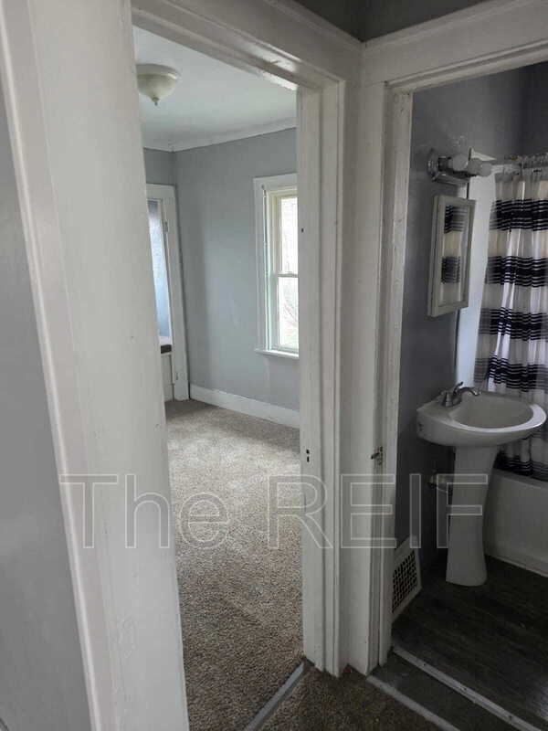 Building Photo - 1023 Barrie Ave