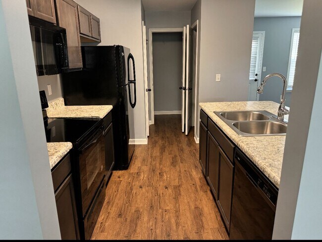 Building Photo - 516 Brawley St